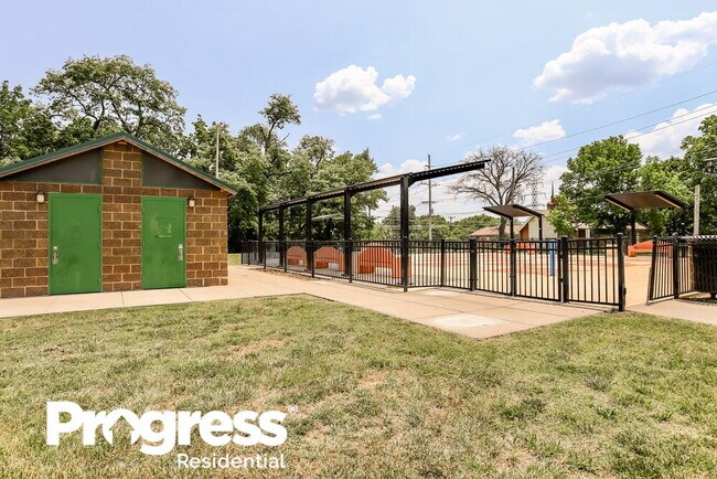 Building Photo - 251 Flora Dr