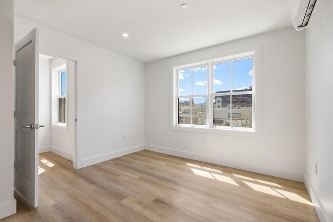 Building Photo - 238 Deer St