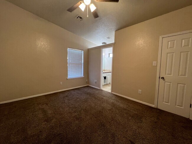 Building Photo - 3815 SW Hickory Ln