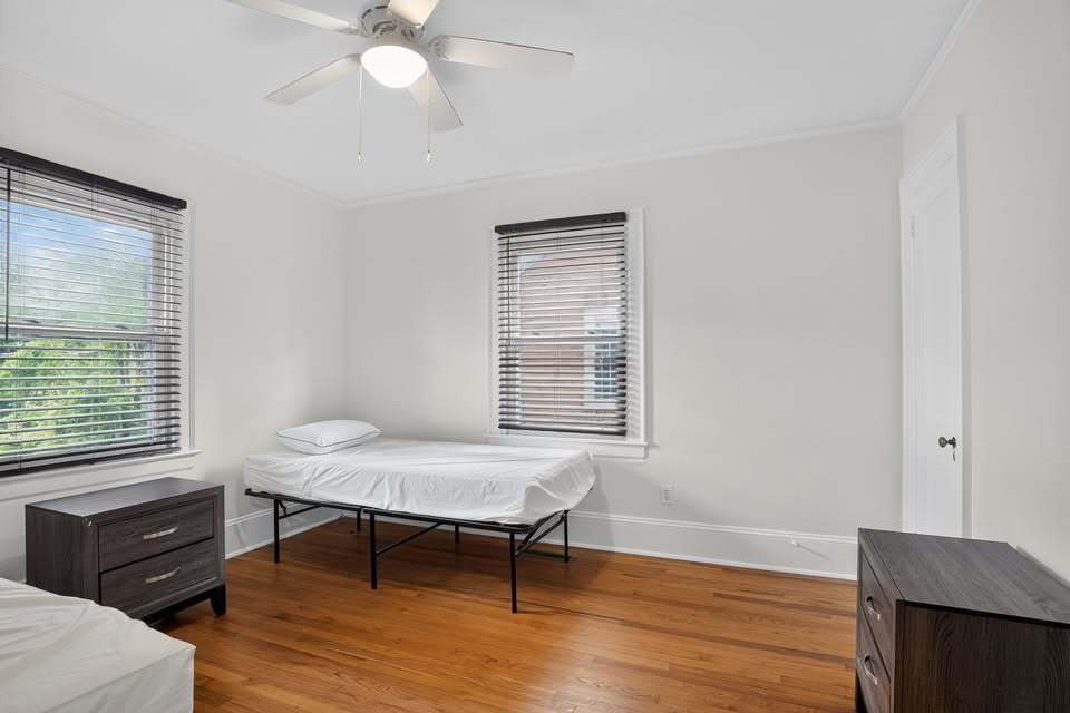 Building Photo - 443 Rollingwood Cir