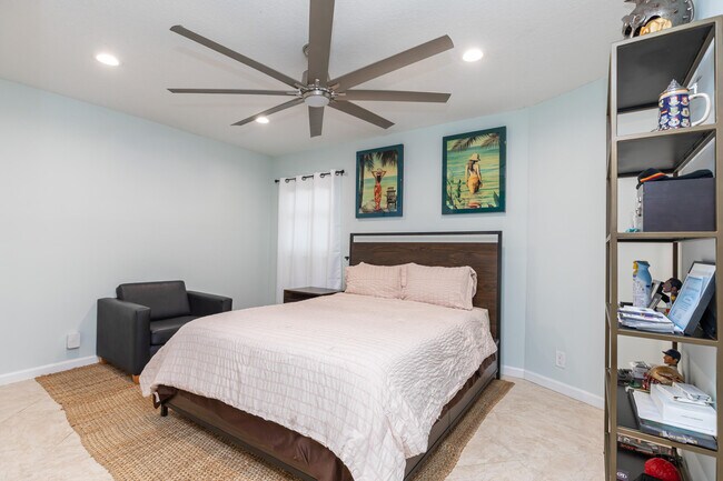 Building Photo - 961 S Ocean Dr