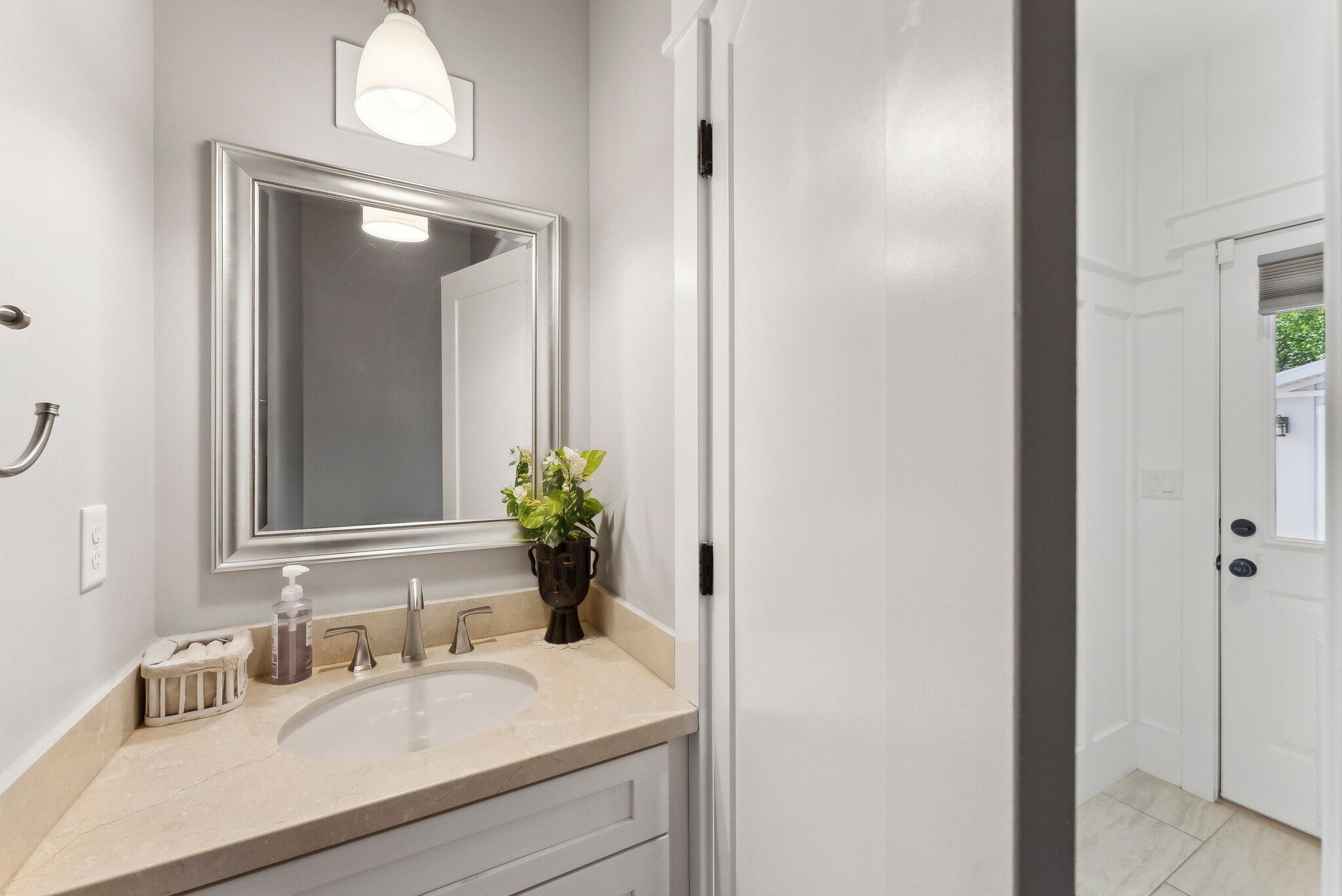 main level bathroom - 1044 E Wood Ave