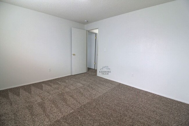 Building Photo - 1409 W 14th Ave