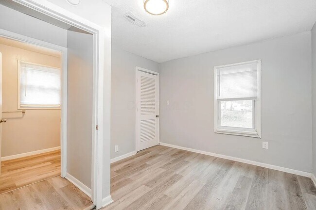 Building Photo - Charming 3BR Home with Fully Fenced Yard Near Easton and Downtown