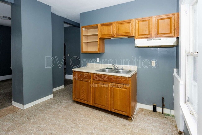 Building Photo - 2142 W 105th St