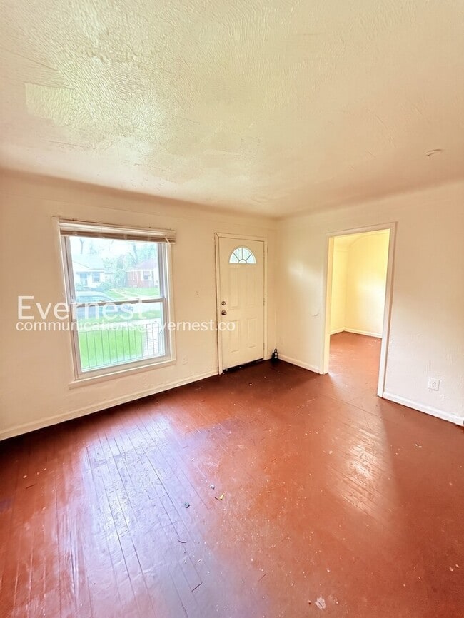 Building Photo - 18659 Shaftsbury Ave