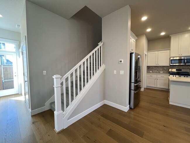 Building Photo - 3-Bedroom Home in Reed’s Crossing with Luxurious Primary Suite & Open Floor Plan, Fireplace, Wash...