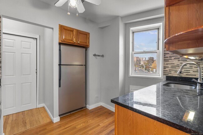 Building Photo - 125 Prospect St