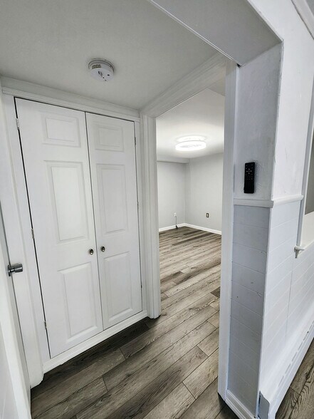 Building Photo - 216 5th St