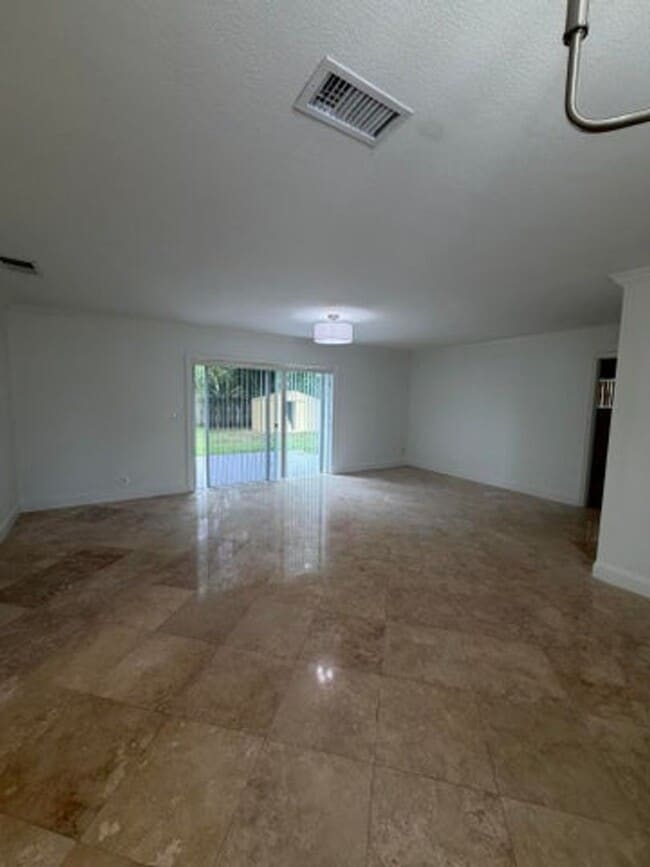 Building Photo - 9209 Southampton Pl