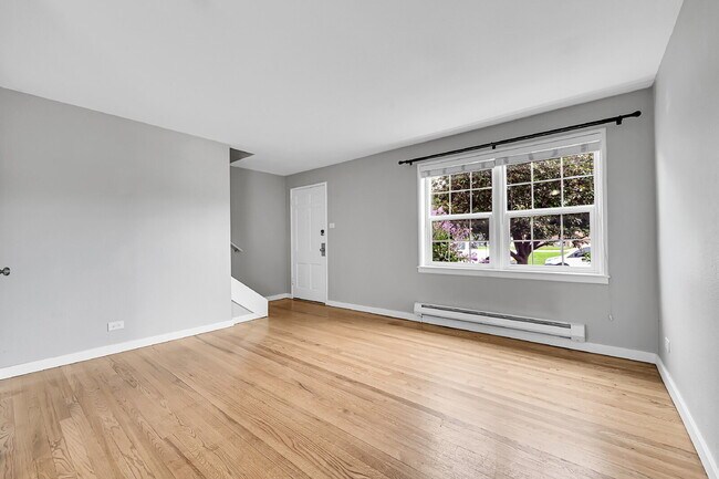 Building Photo - $2,095 - Updated 2 bed/1 bathroom Denver C...