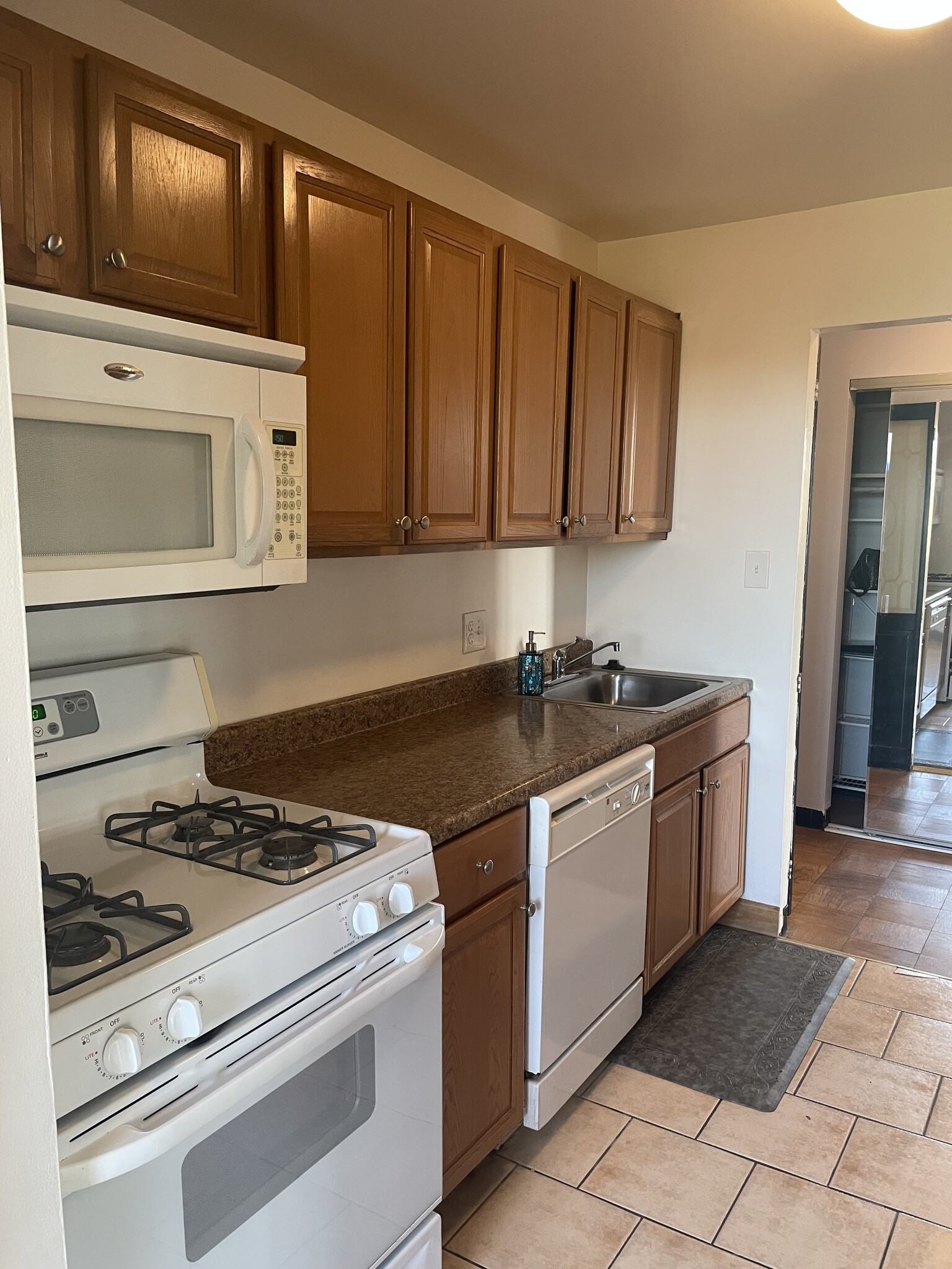 Building Photo - 1512 S Arlington Ridge Rd