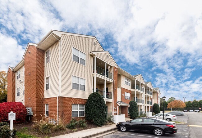 Building Photo - Spacious 2BR/2BA Condo - AVAILABLE AUGUST!