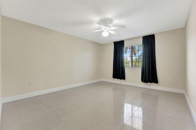 Building Photo - 5055 Wiles Rd