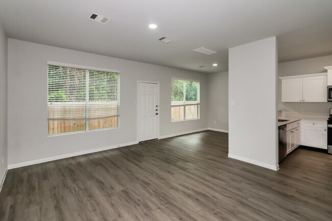 Building Photo - 5802 Santa Bernadetta