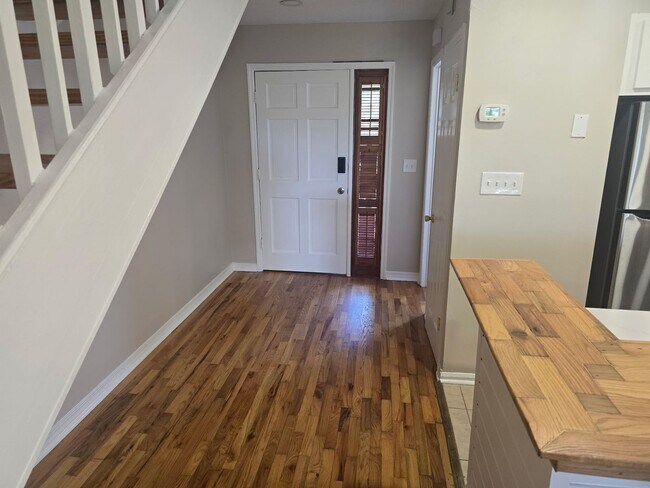 Building Photo - 1574 Three Lanterns Ln