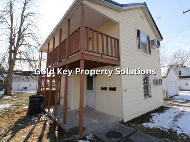 Building Photo - 919 E 6th St