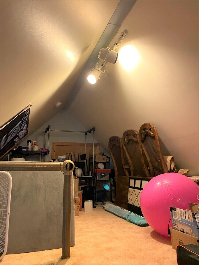 Building Photo - 211 Summer St