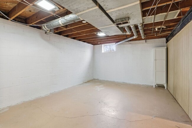 Building Photo - Charming 2-Bedroom Single Family Home Near S High St