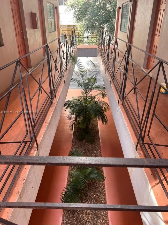 Building Photo - 141 SW 14th Ave