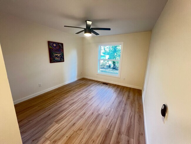 Building Photo - Pet Friendly, Remodeled Home in North Myrt...
