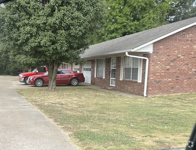 Building Photo - 304 Reynolds Rd