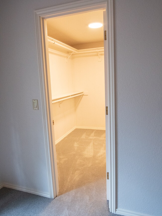 Building Photo - 15729 NE Fremont St