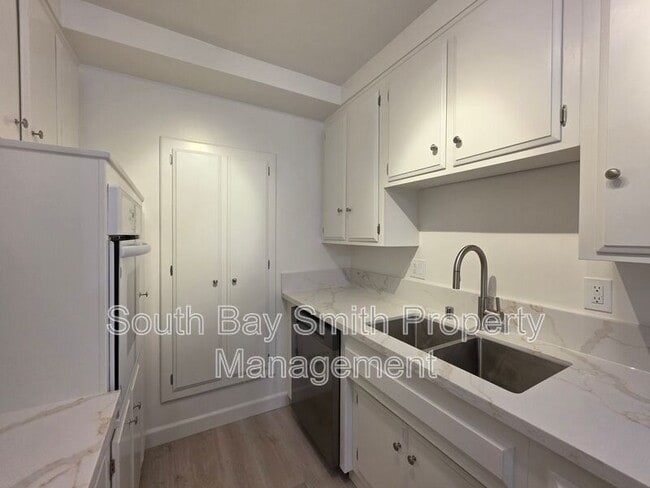 Building Photo - 8710 Delgany Ave