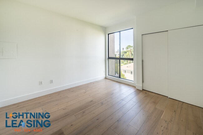 Building Photo - 8811-8813 Burton Way