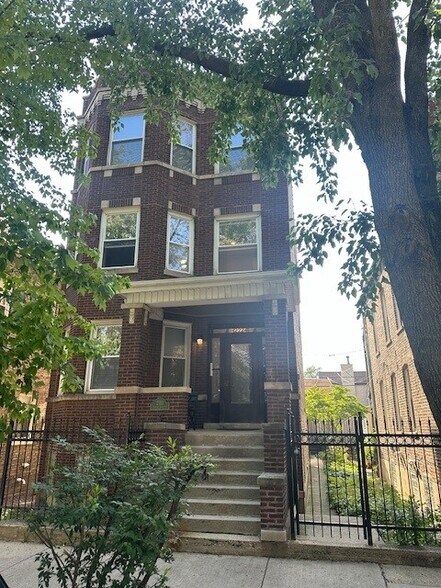 Building Photo - 2112 N Leavitt St