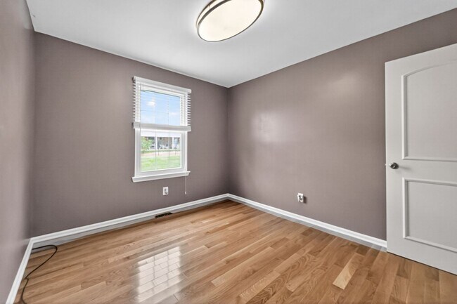Building Photo - Beautiful 2 Bedroom, 1 Bathroom Condo In W...