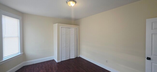 Building Photo - 273 Brooks St