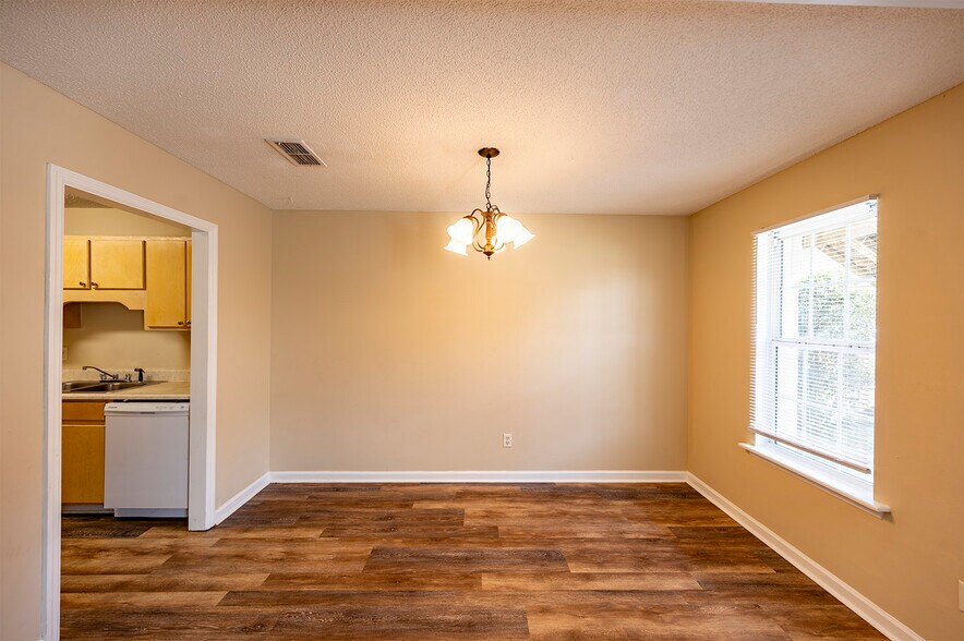 Building Photo - 100 Winding Way