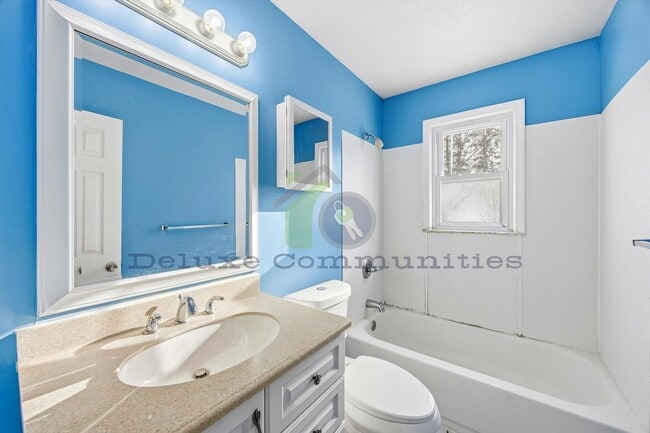 Building Photo - Spacious 3 Bedroom Single Family Home Near Downtown GR | $1795