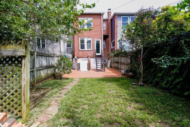 Building Photo - Light-Filled Two Bedroom Home in Hill East...