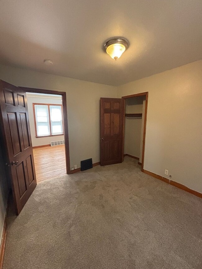 Building Photo - Charming 3-Bedroom in the Heart of Riverwest