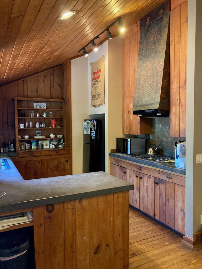 Kitchen - 304 Iron Ridge Loop