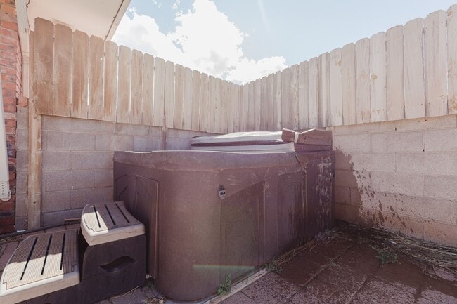 Building Photo - Spacious 3 Bedroom Home with Solar Panels and a Pool