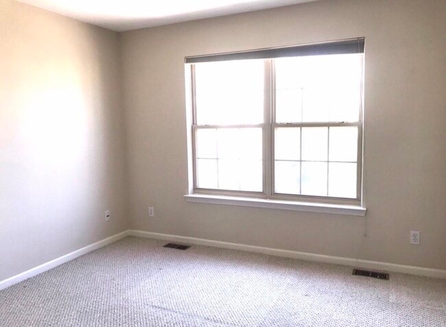 Building Photo - 3035 Camden Dr