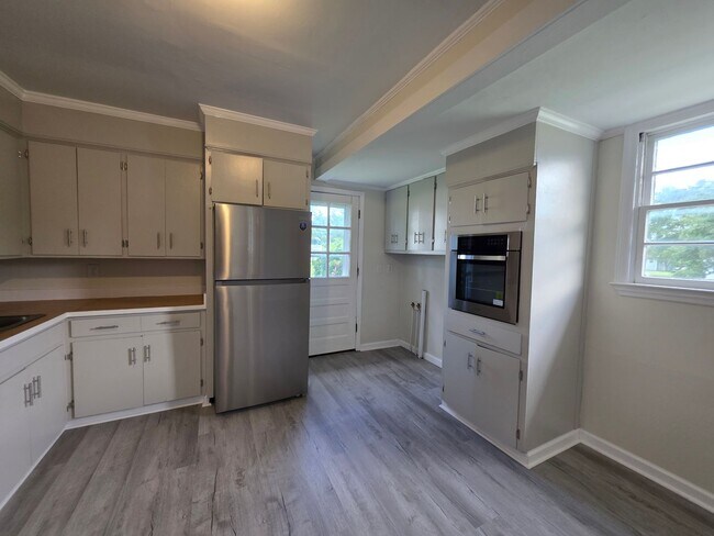 Building Photo - 2266 Onslow Dr