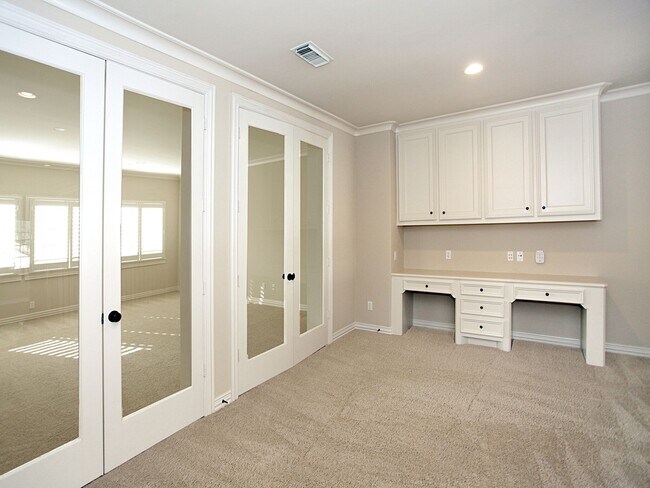 Building Photo - 15 Serenade Pines Pl