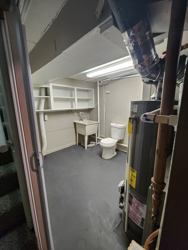 Building Photo - NO SECURITY DEPOSIT for OCTOBER MOVE IN! A...