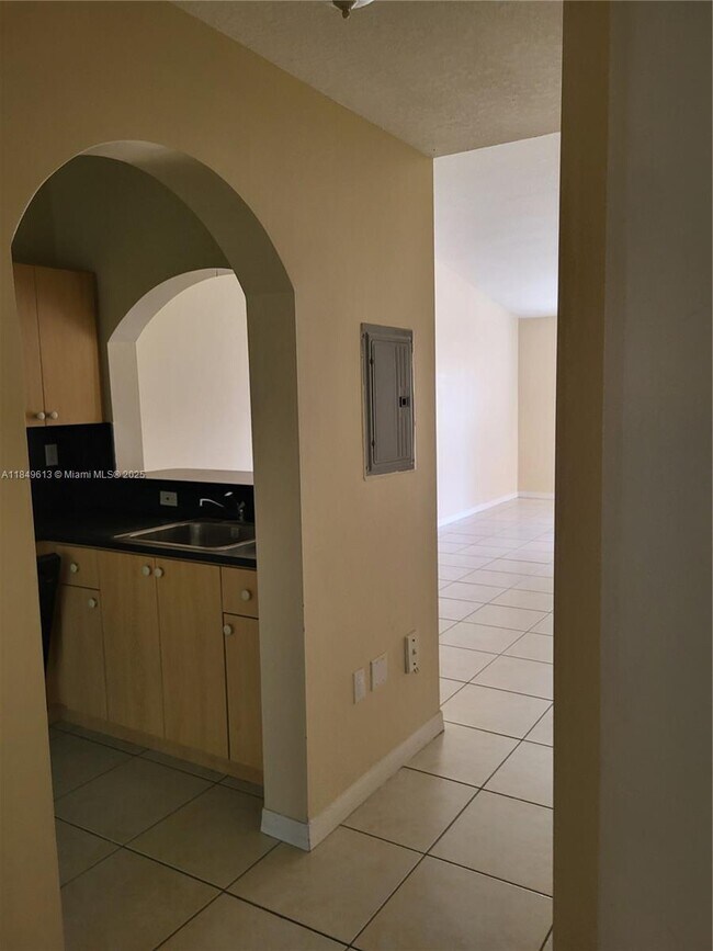 Building Photo - 1250 SE 28th Ct