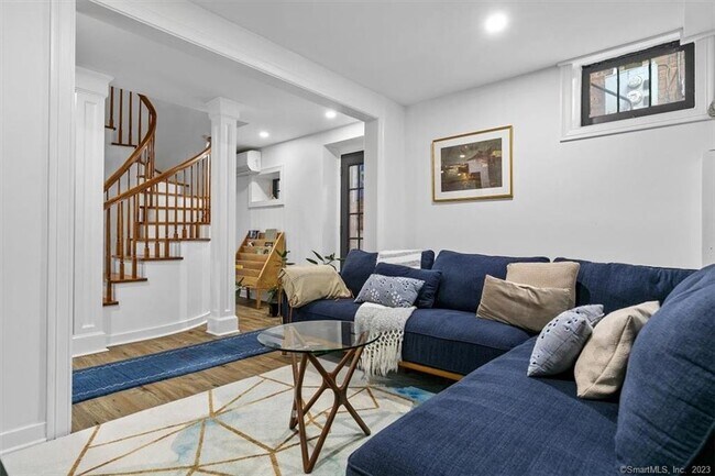 Building Photo - 20 Academy St