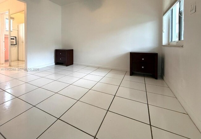 Building Photo - 823 NE 10th St