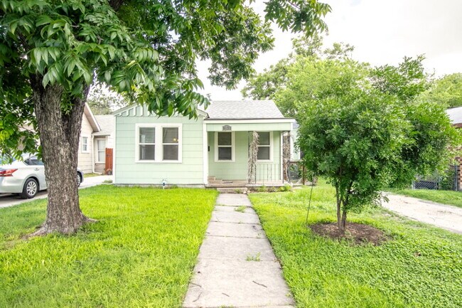 Primary Photo - 3br / 2ba house in Woodlawn terrace, close...