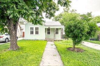 Building Photo - 3br / 2ba house in Woodlawn Terrace, close...
