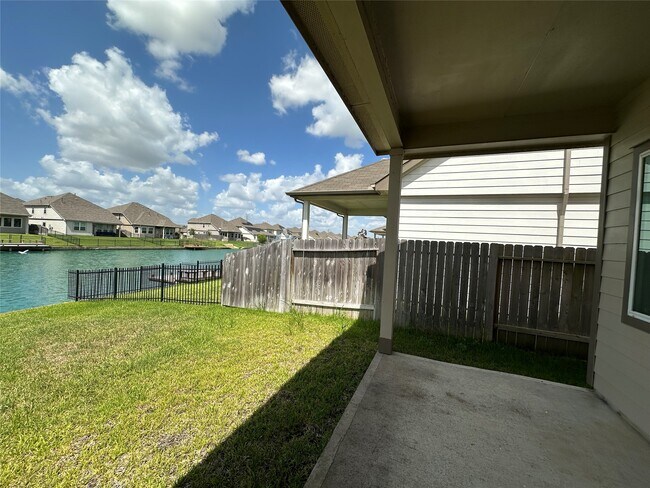 Building Photo - 24810 Adami Veduta Ct