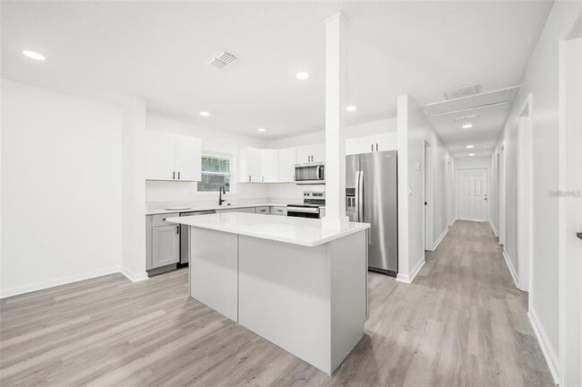 Building Photo - 1523 NE 1st Ave