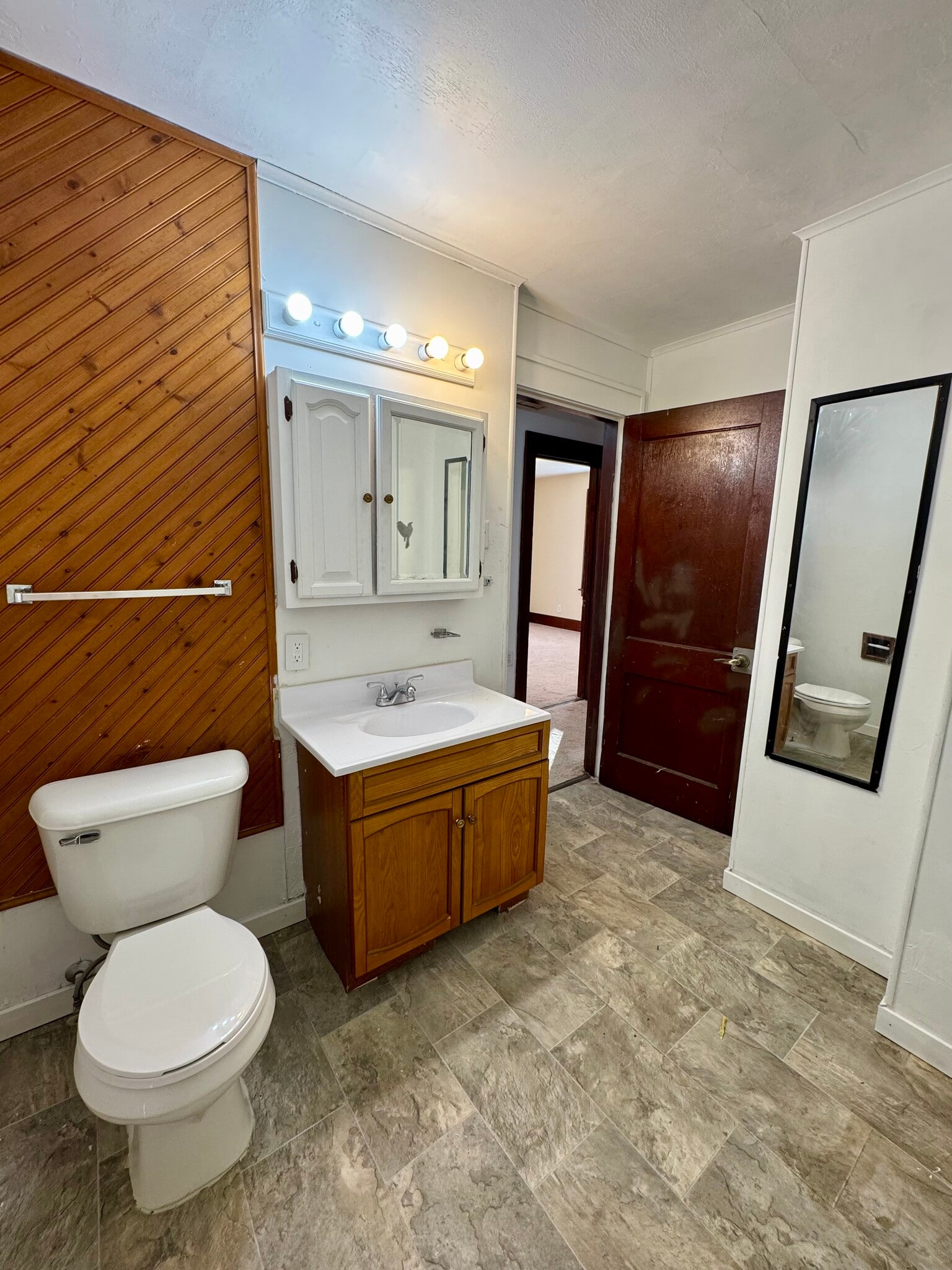 Building Photo - 1338 W 13th St